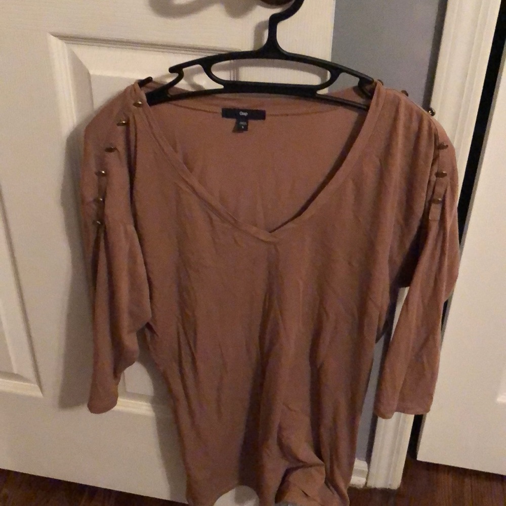 Gap 3/4 shirt with accented sleeves